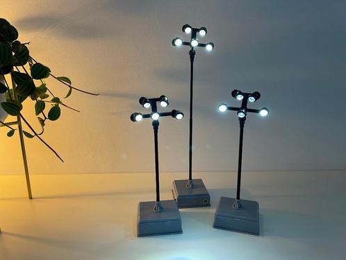 Verlichting 3 Lemax Christmas Village Field Lights SKU 44755, Diversen, Kerst, Zo goed als nieuw, Ophalen of Verzenden