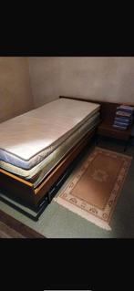 Eenpersoonsbed met nachtkastje GRATIS, af te halen in SKW, Huis en Inrichting, Slaapkamer | Bedden, Ophalen, Gebruikt