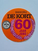 Vintage Sticker - Bakkerij De Kort - 60 Jaar Jong!, Verzamelen, Ophalen of Verzenden, Zo goed als nieuw, Winkel of Supermarkt