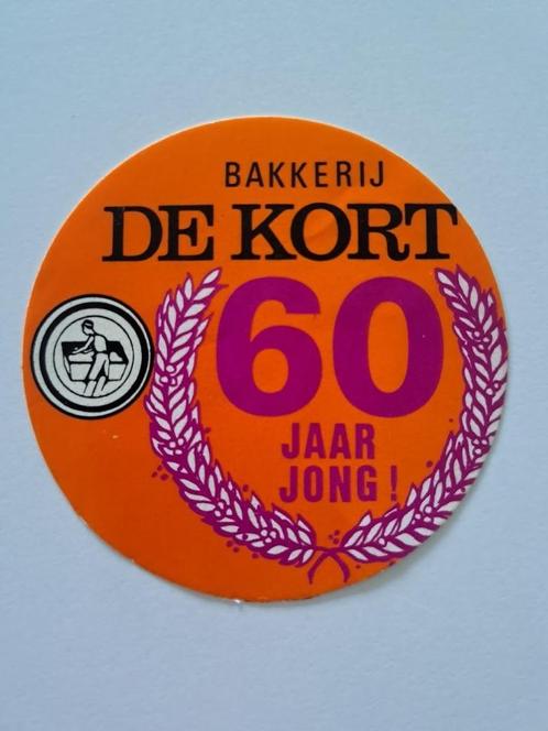 Vintage Sticker - Bakkerij De Kort - 60 Jaar Jong!, Verzamelen, Stickers, Zo goed als nieuw, Winkel of Supermarkt, Ophalen of Verzenden
