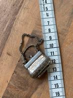 Hanger, Envoi, Pendentif