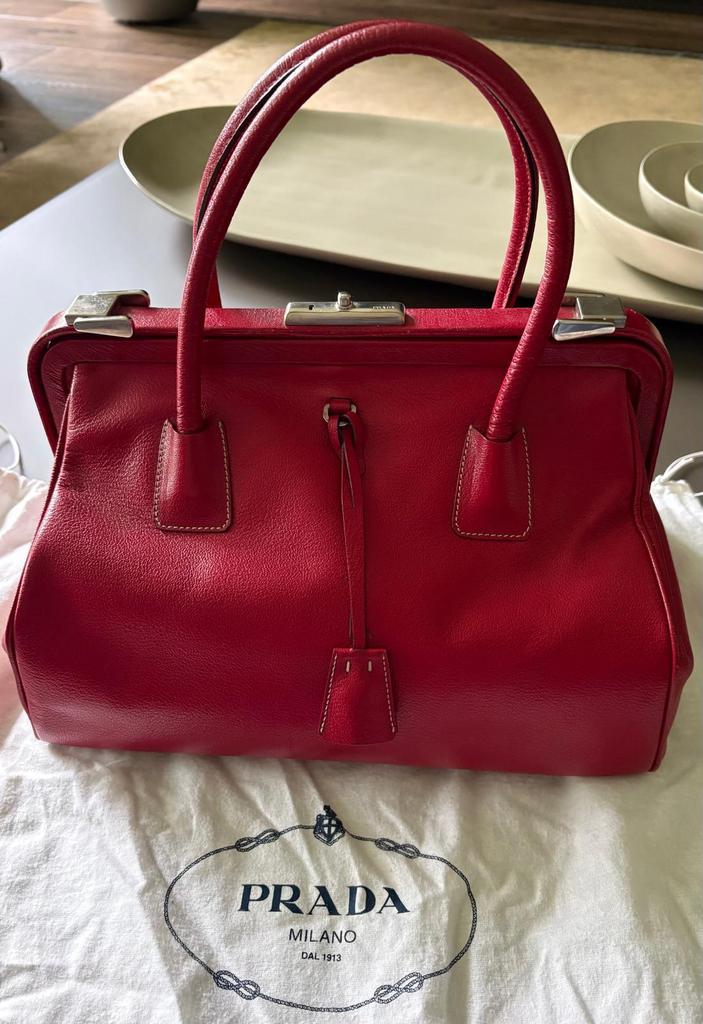 Prada Rood Leren (dokters)tas, Handtassen en Accessoires, Tassen | Damestassen, Zo goed als nieuw, Rood, Ophalen
