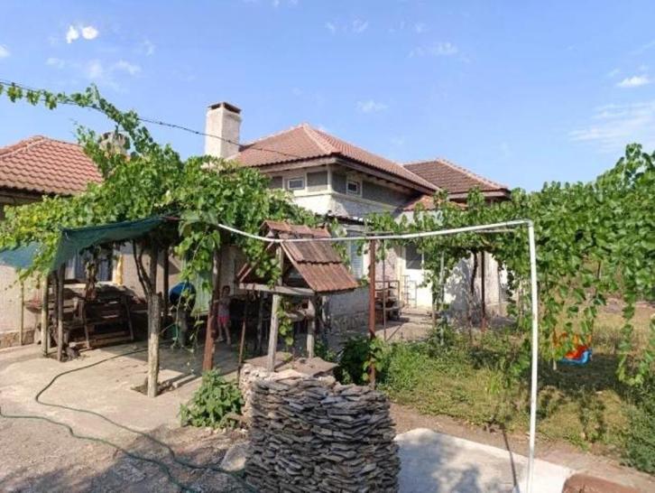 Bulgarije - Woning met Grote Tuin, Fruitbomen 15 km van zee, Immo, Buitenland, Woonhuis
