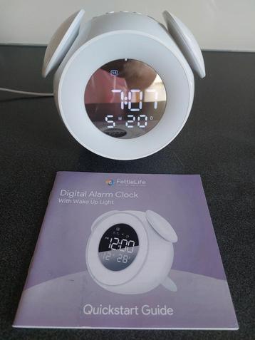 Digitale wekker FettleLife met wake-up licht  beschikbaar voor biedingen