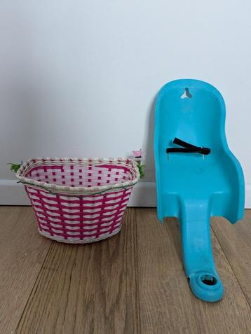 Fietsmandje en poppenstoeltje beschikbaar voor biedingen