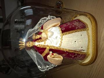 Verschilende Christelijke voorwerpen beschikbaar voor biedingen