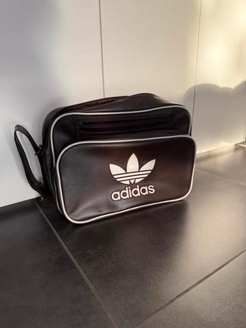 Adidas retro schoudertas beschikbaar voor biedingen