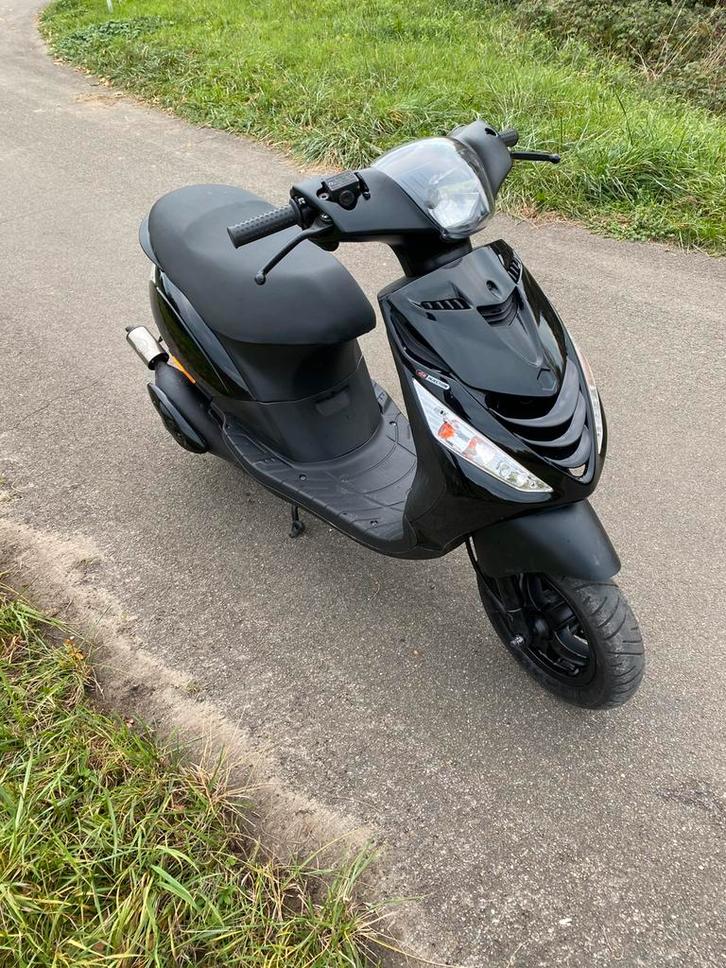 Piaggo zip 2takt B klasse, Fietsen en Brommers, Scooters | Piaggio, Gebruikt, Zip, Klasse B (45 km/u), Benzine, Ophalen