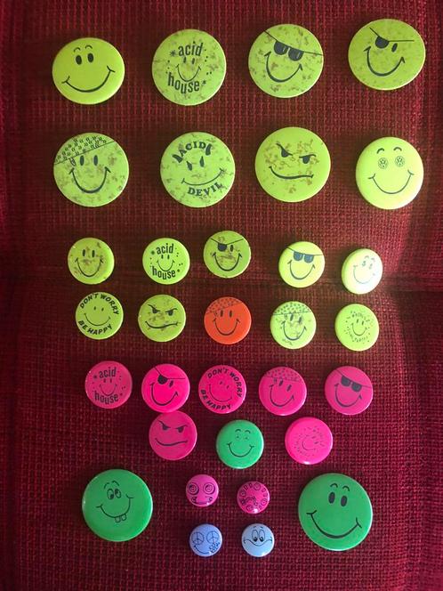 Original vintage retro fluo smiley button, Collections, Broches, Pins & Badges, Bouton