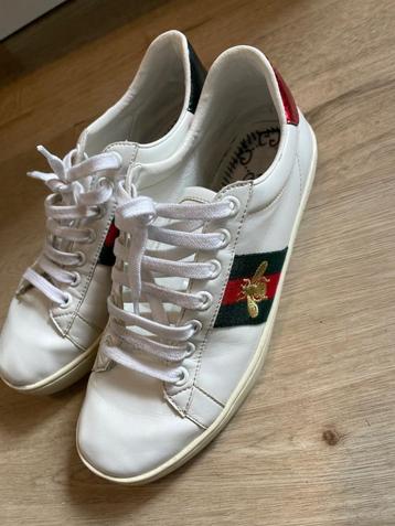 Sneakers GUCCI beschikbaar voor biedingen