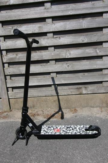 Professioneel stuntstep beschikbaar voor biedingen