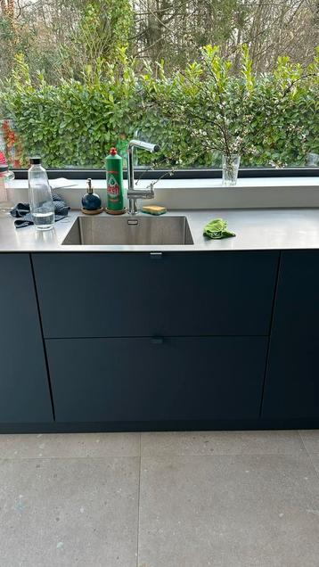 Moderne inox werkblad met ingebouwde spoelbak beschikbaar voor biedingen