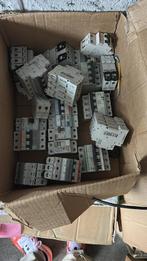 Lot de disjoncteurs différents modèles et marques, Enlèvement ou Envoi, Utilisé