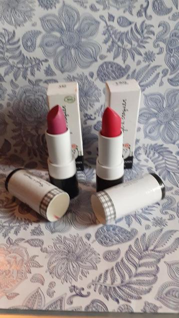 deux tubes de rouge a levre numero 140 et 147 beschikbaar voor biedingen