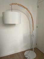 Staande lamp met witte lampenkap, Huis en Inrichting, Metaal, 150 tot 200 cm, Scandinavisch, Zo goed als nieuw