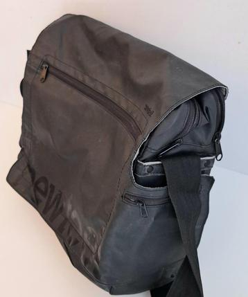 Newfeel Backenger 20L – Schoudertas/Rugzak, Zwart beschikbaar voor biedingen