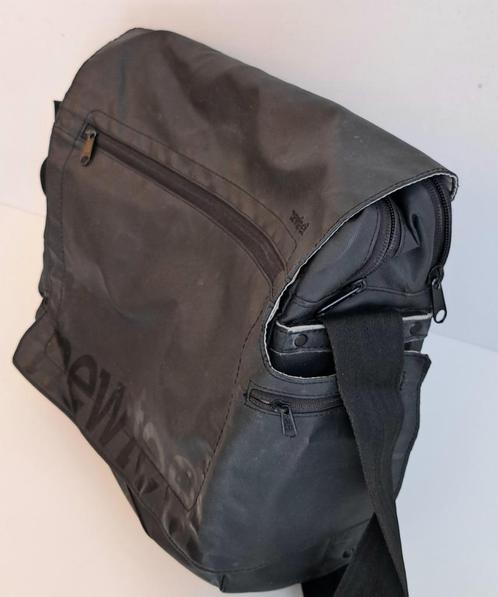 Newfeel Backenger 20L – Schoudertas/Rugzak, Zwart, Handtassen en Accessoires, Tassen | Schoudertassen, Zo goed als nieuw, Overige merken