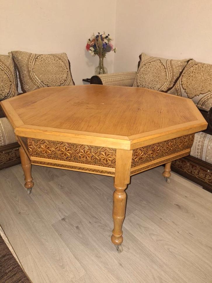 Mooie tafel voor seddari / eettafel / salontafel, Huis en Inrichting, Tafels | Salontafels, Ophalen