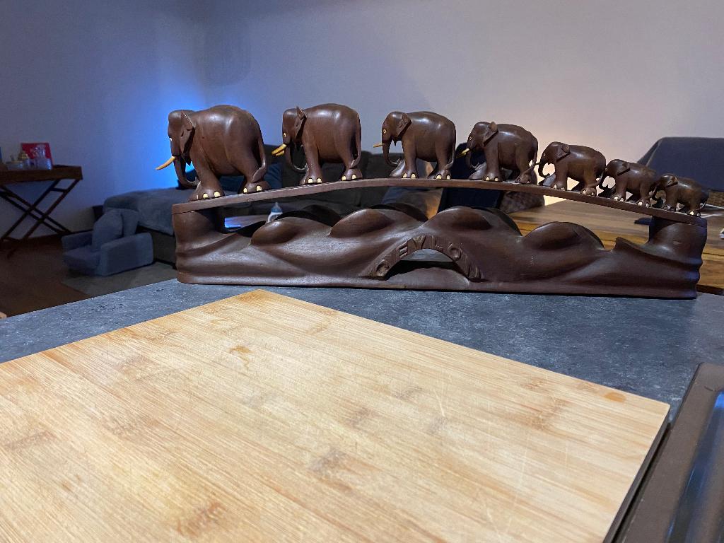 Houten beeldje, Mammifère, Statue, Bois, Brun