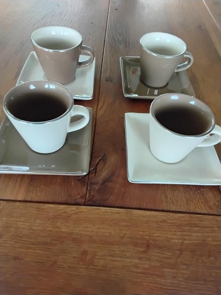 Espresso kopjes beige bruin, Ophalen, Zo goed als nieuw, Overige stijlen, Kop(pen) en/of Schotel(s)