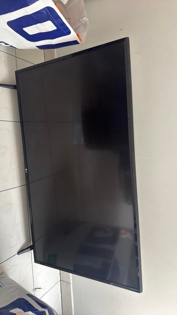 Lg tv 40–43 inch met pootjes., Audio, Tv en Foto, Televisies, Ophalen, Zo goed als nieuw, LG