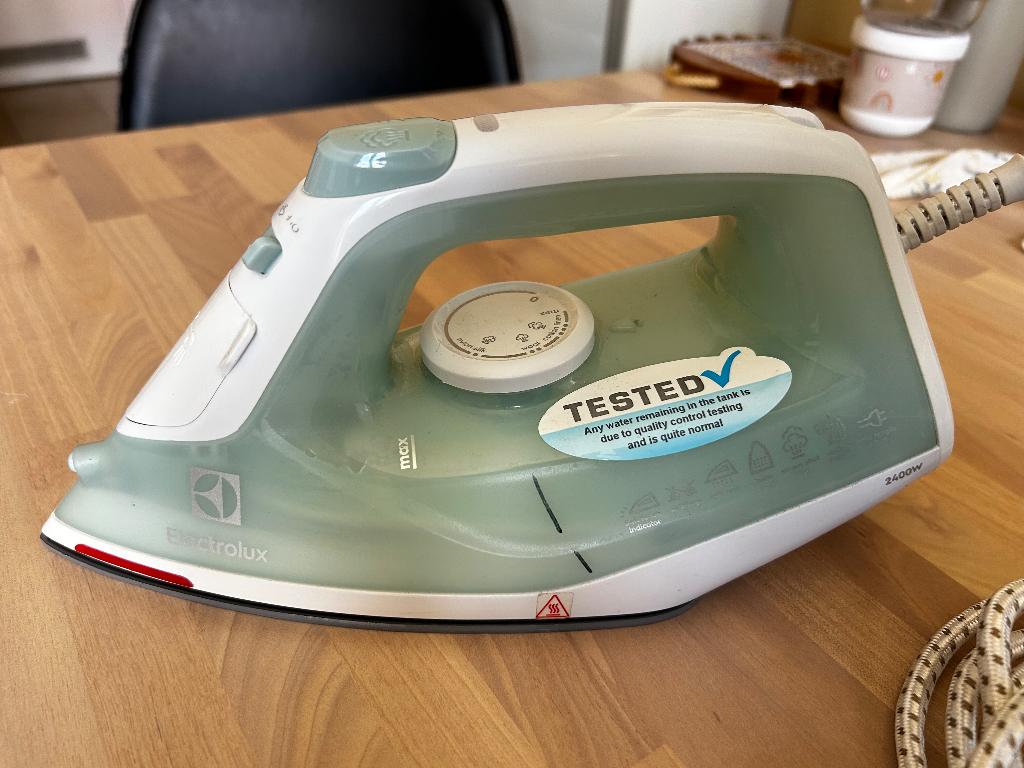 Stijkijzer Electrolux EDB1740LG, Ophalen, Zo goed als nieuw, Strijkijzer met snoer