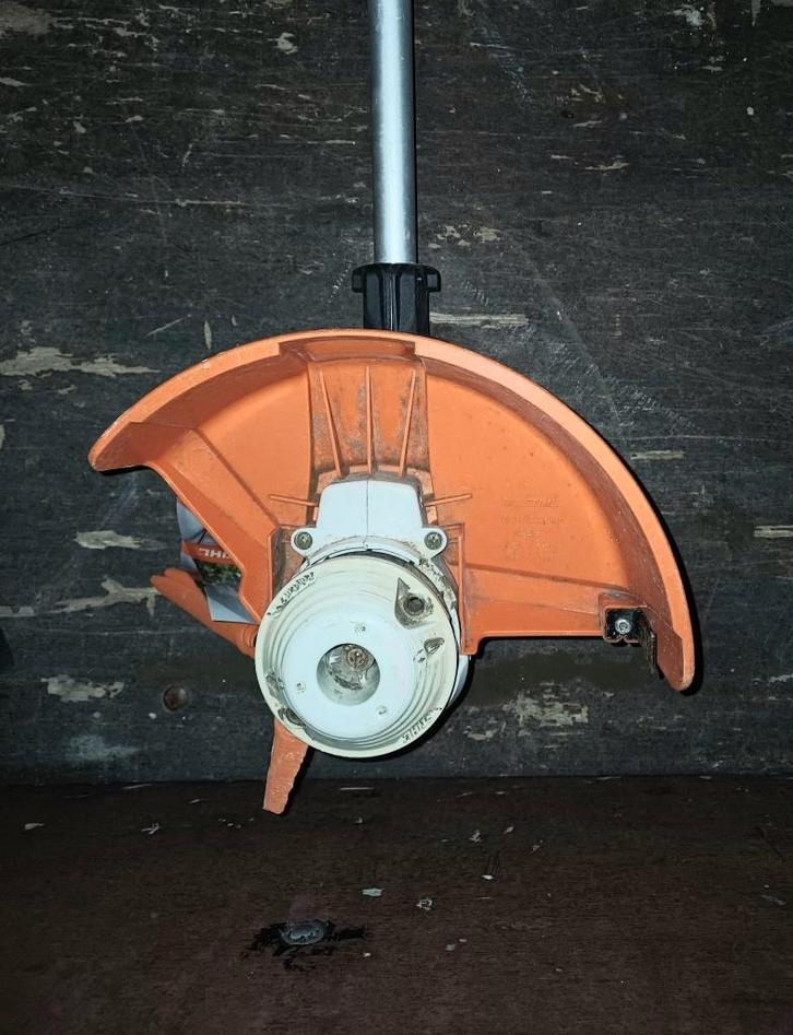 Coupe-bordure STIHL sans fil, Jardin & Terrasse, Coupe-bordures, Utilisé, Batterie, 10 à 30 cm, Enlèvement