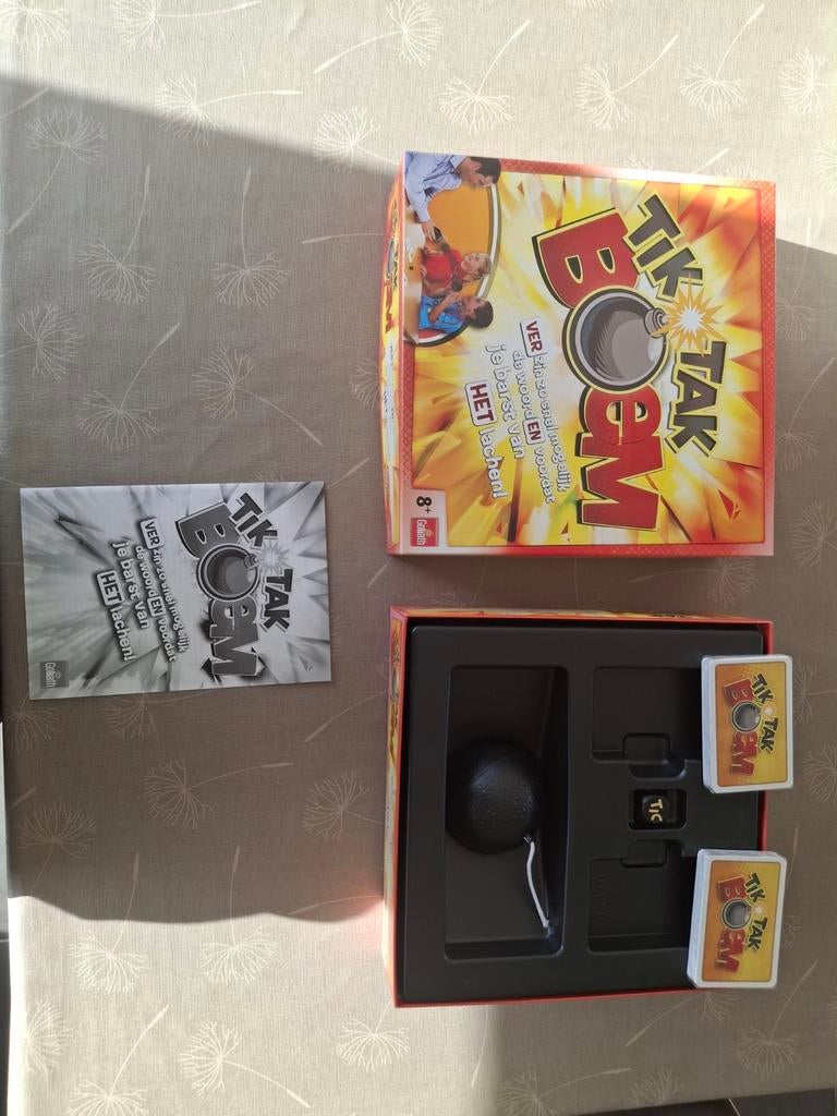 Tik Tak Boom, Collections, Enlèvement