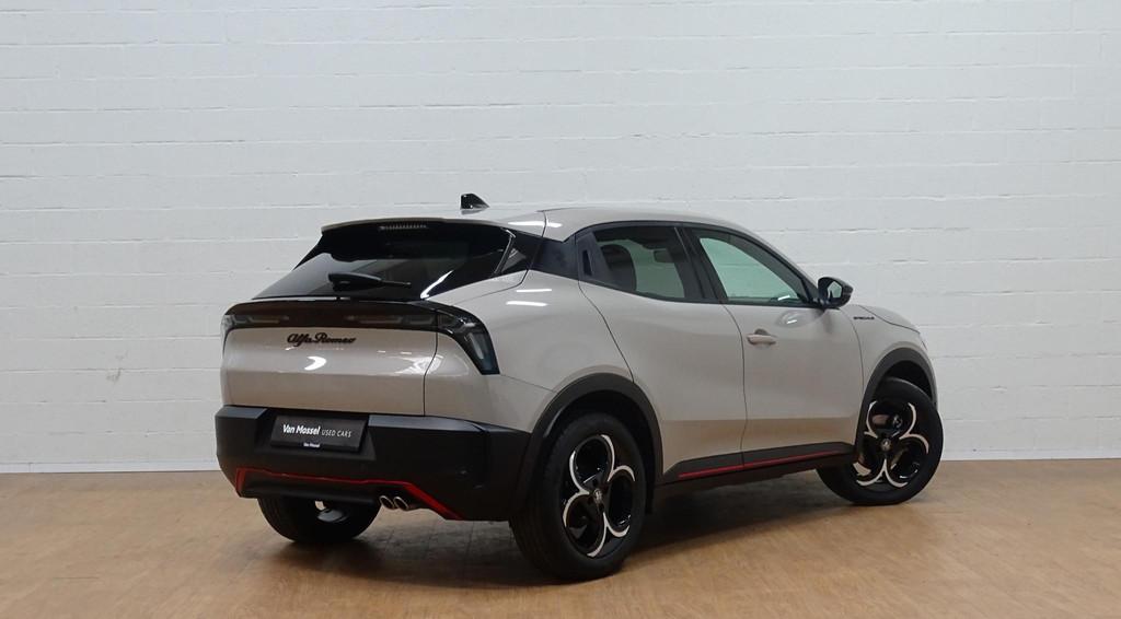 Alfa Romeo Junior 1.2 Hybrid 145 eDCT6 Ibrida Speciale, Autos, Alfa Romeo, 1305 kg, Achat, Entreprise, 109 g/km