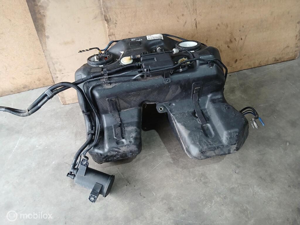 Benzinetank Range Rover L322 Vogue 4.4 Benzine tank pomp, Land Rover, Ophalen of Verzenden, Gebruikt, Land Rover