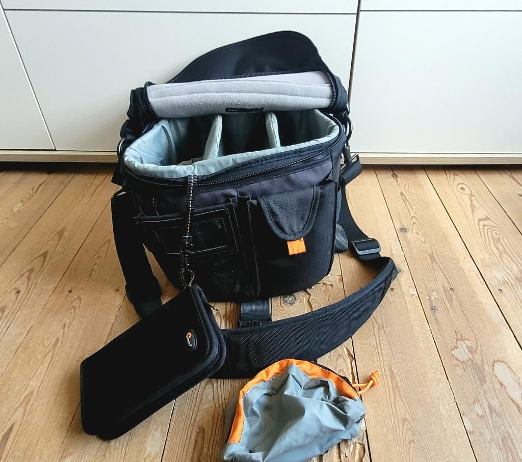 Lowepro Stealth Reporter D200 AW, Audio, Tv en Foto, Foto | Cameratassen, Zo goed als nieuw, Schoudertas, Lowepro, Ophalen of Verzenden