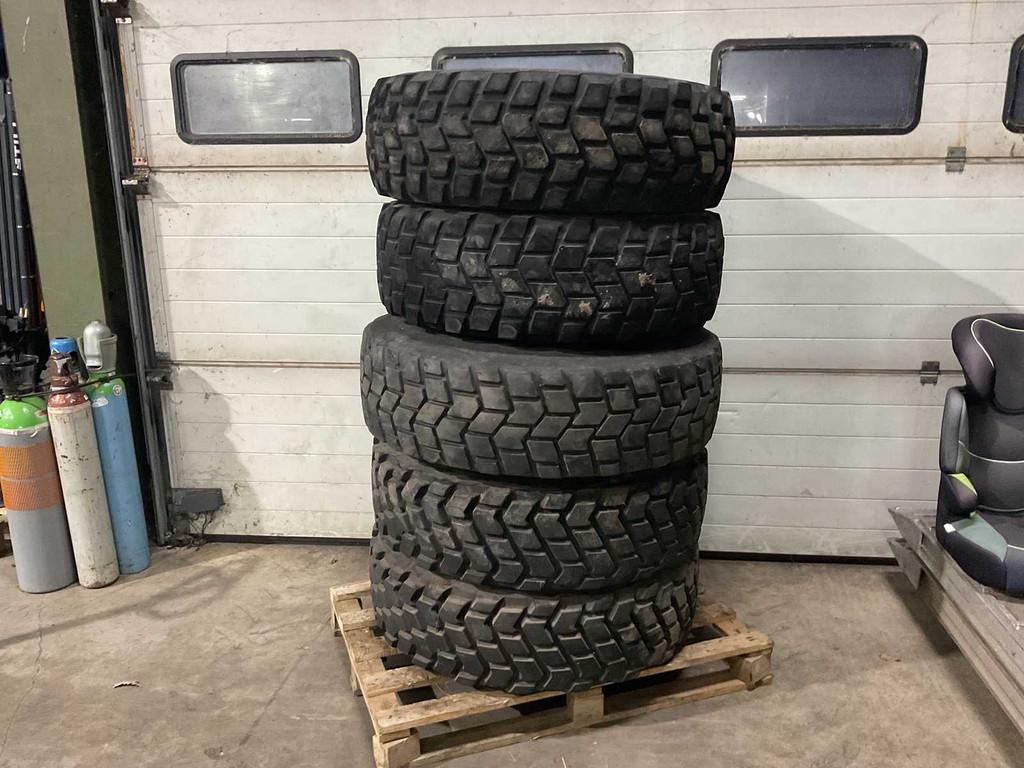 Michelin 12,5-20 Band, wiel met velg (5x)