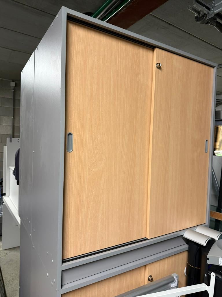Lot 4 armoires de bureau —  portes coulissantes, Ophalen, Zo goed als nieuw