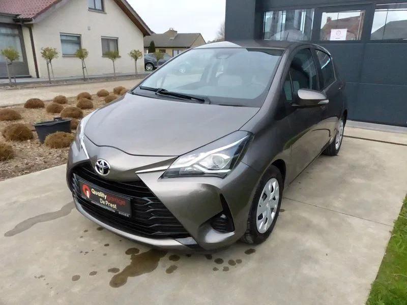 Toyota Yaris Hybrid, achteruitrijcamera, verkeersteken herke, Auto's, Toyota, Automaat, Gebruikt, 4 cilinders, Bruin