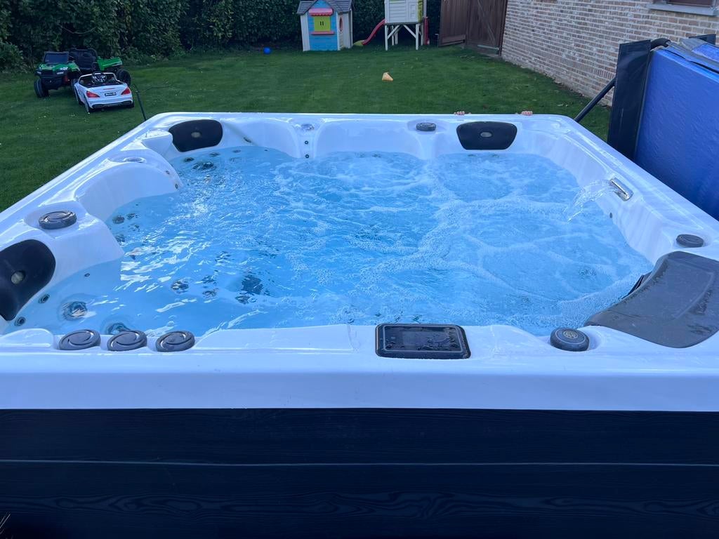 Luxe 5-persoons Jacuzzi / Buitenspa Top uitgerust!, Tuin en Terras, Ophalen, Gebruikt, Trap, Vast
