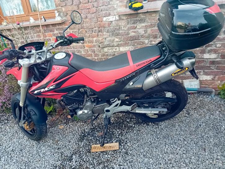 Honda FMX 650 rouge et noir, Motos, Motos | Honda, Particulier, SuperMoto, 12 à 35 kW, 1 cylindre, Enlèvement