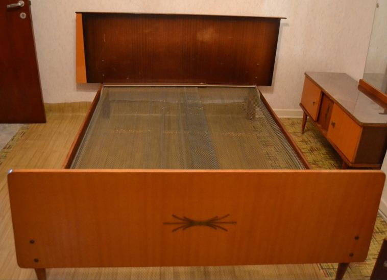 A DONNER - LIT DEUX PERSONNES + SON MATELAS., Maison & Meubles, Enlèvement, Deux personnes, 200 cm, 140 cm