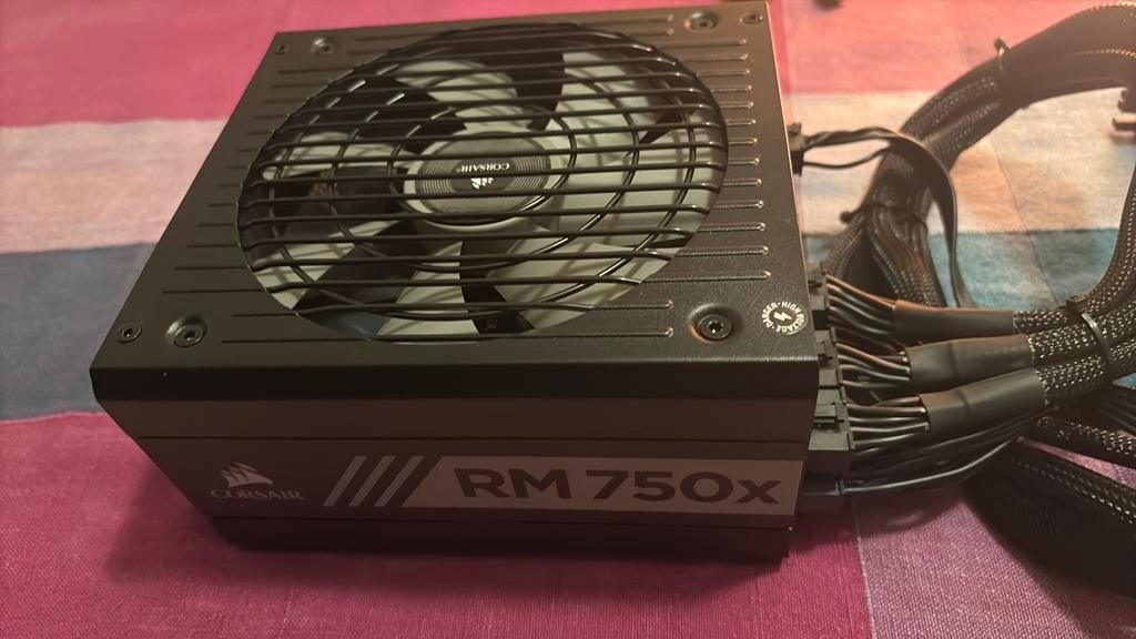RM Corsair 750Watt, Computers en Software, Interne voedingen, Ophalen, Zo goed als nieuw