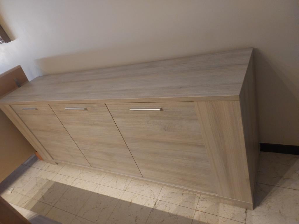 Eetplaats 1 tafel 2 kasten, Ophalen