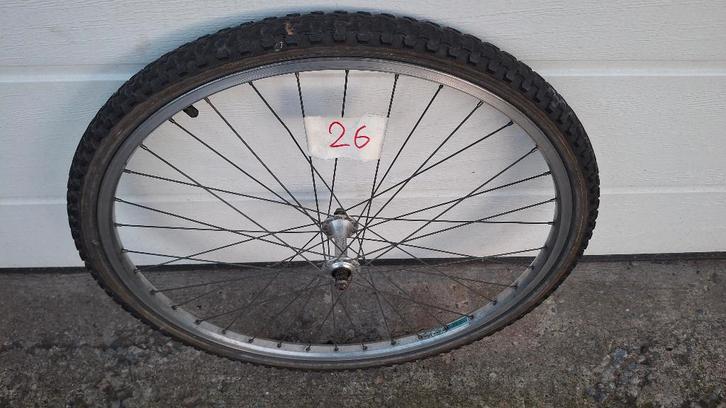26 inch voorwiel voor MTB of kinderfiets = oké aan spotprijs, Fietsen en Brommers, Fietsonderdelen, Gebruikt, Algemeen, Wiel, Ophalen