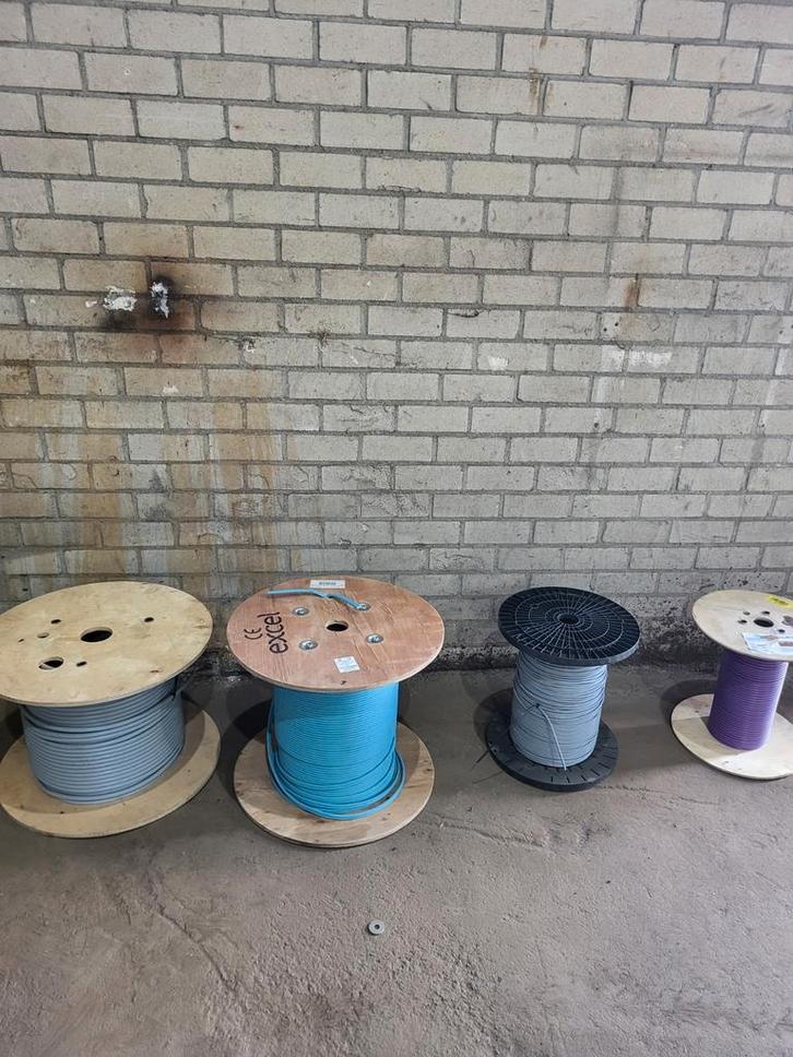 Diverse soorten data, signaalkabel en stuurstroomkabel, Computers en Software, Pc- en Netwerkkabels, Ophalen