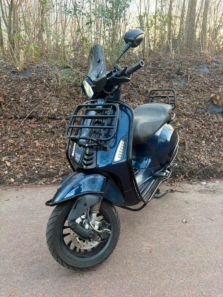 Vespa sprint 80cc full option, Fietsen en Brommers, Scooters | Vespa, Zo goed als nieuw, Ophalen