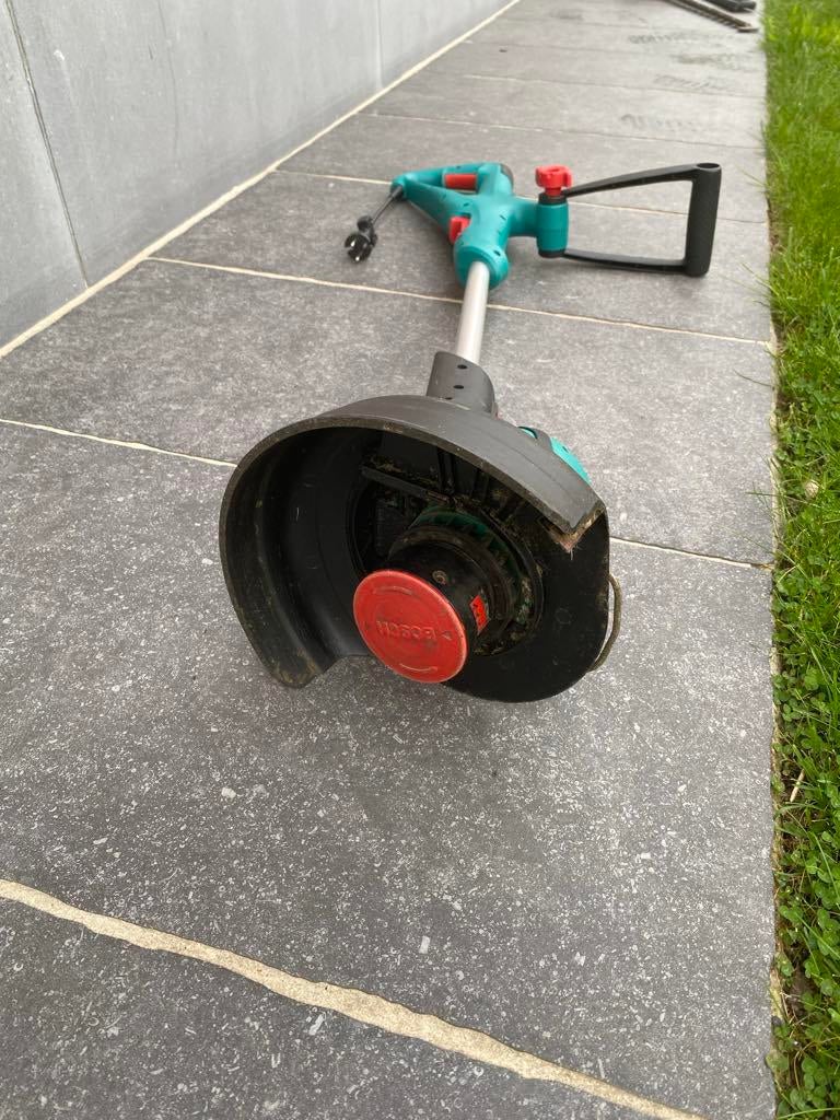 Te koop heggenschaar en kantenmaaier merk Bosch, Jardin & Terrasse, Coupe-bordures, Enlèvement, Utilisé, Électrique