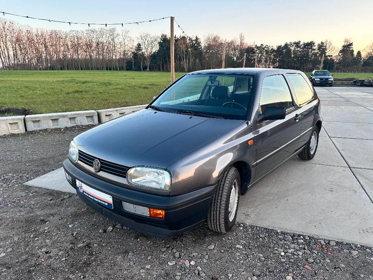 VW Golf III Benzine, Auto's, Oldtimers, Bedrijf, Trekhaak, Volkswagen, Benzine, Coupé, 3 deurs, Handgeschakeld, Zilver of Grijs