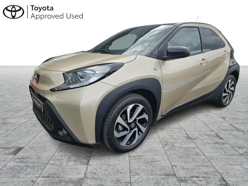 Toyota Aygo X pulse, 110 g/km, 72 pk, Beige, Handgeschakeld