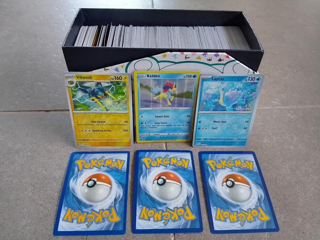 Doos met 500 blinkende Pokémon kaarten, Ophalen of Verzenden, Zo goed als nieuw, Meerdere kaarten, Foil