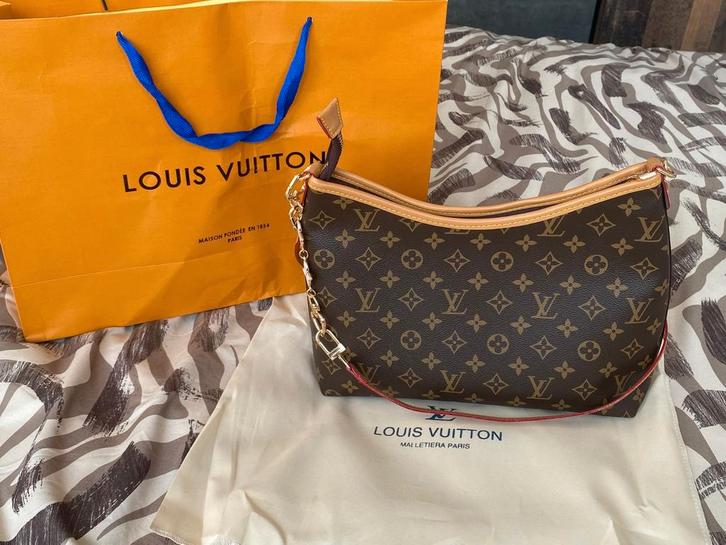 Louis Vuitton CarryAll, Handtassen en Accessoires, Tassen | Damestassen, Ophalen of Verzenden