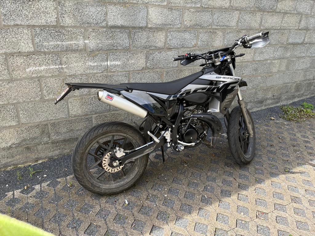 Sherco sm-r 50 2024 blackmoon, Fietsen en Brommers, Brommers | Overige merken, Zo goed als nieuw, Klasse B (45 km/u), Ophalen