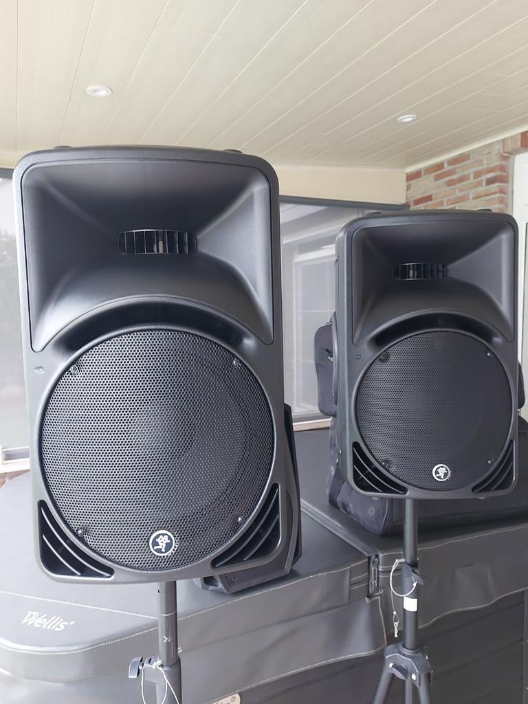 2x mackie srm 450 + mackie hoezen + statieven + kabels, Muziek en Instrumenten, Ophalen, P.A.