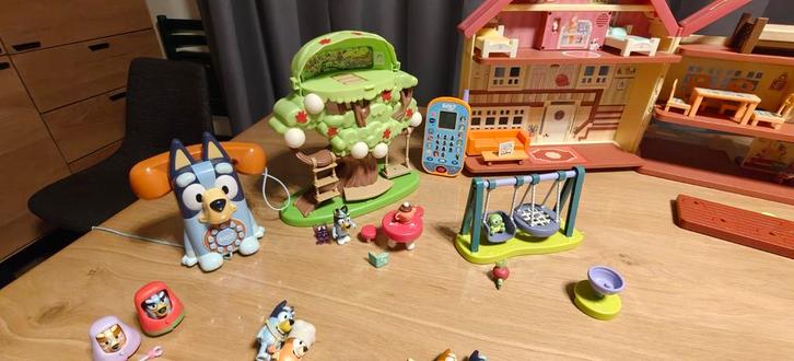 Grande collection de jouets Bluey — lot complet, Enfants & Bébés, Jouets | Figurines, Enlèvement